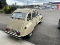 
										1975 Citroen 2CV full									