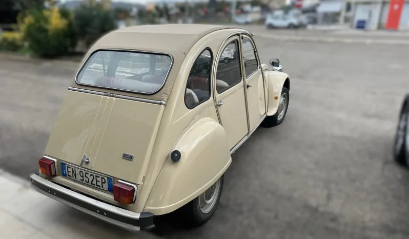 
								1975 Citroen 2CV full									