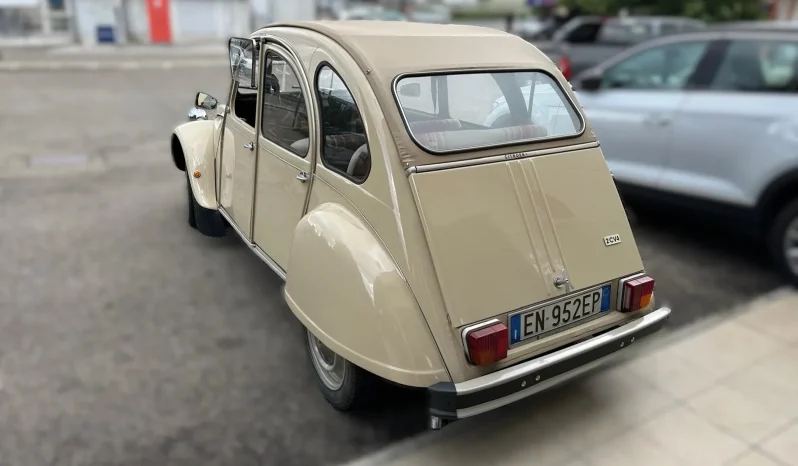 
								1975 Citroen 2CV full									