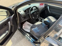 
										2010 Chevrolet Aveo full									