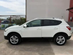 
										2010 Nissan Qashqai full									