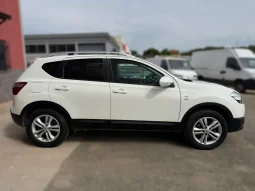 
										2010 Nissan Qashqai full									