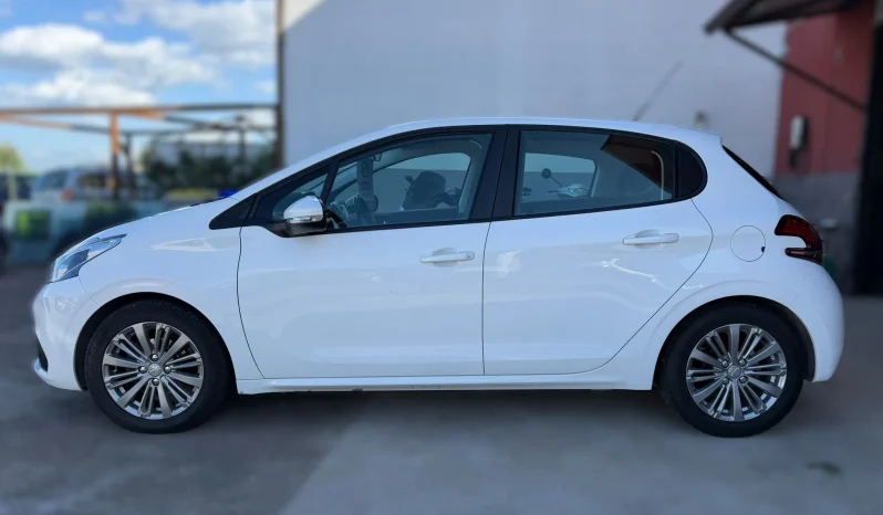 
								2017 Peugeot 208 full									