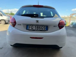
										2017 Peugeot 208 full									