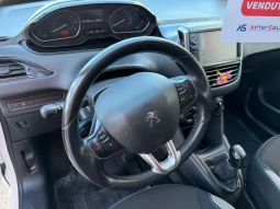 
										2017 Peugeot 208 full									