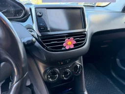 
										2017 Peugeot 208 full									