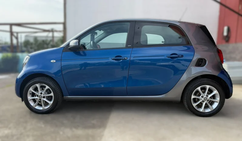 
								2019 Smart Forfour full									