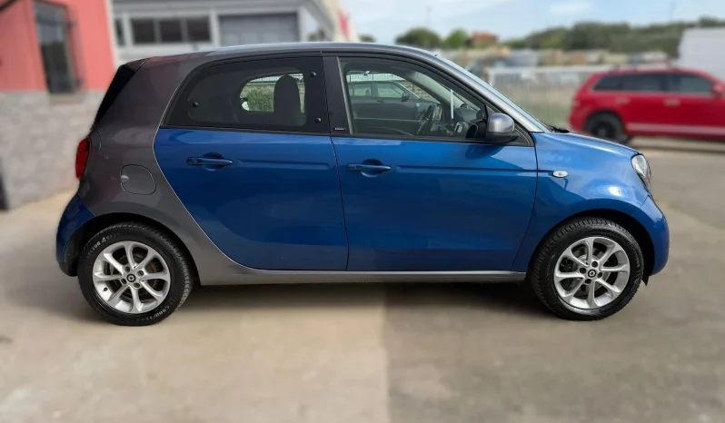
								2019 Smart Forfour full									
